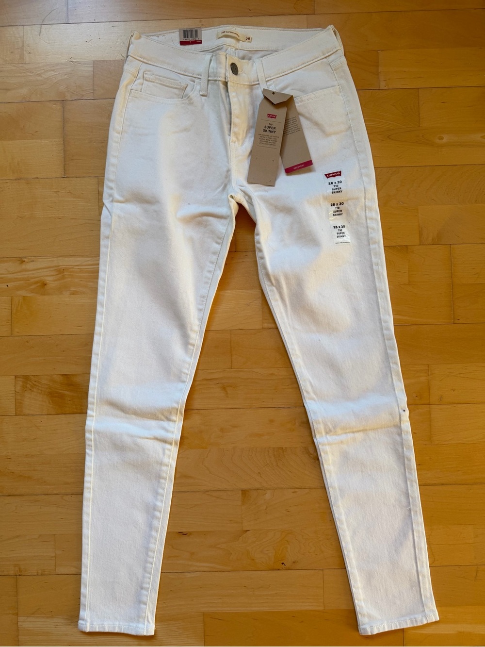 NWT Levi's White 710 Super Skinny Jeans